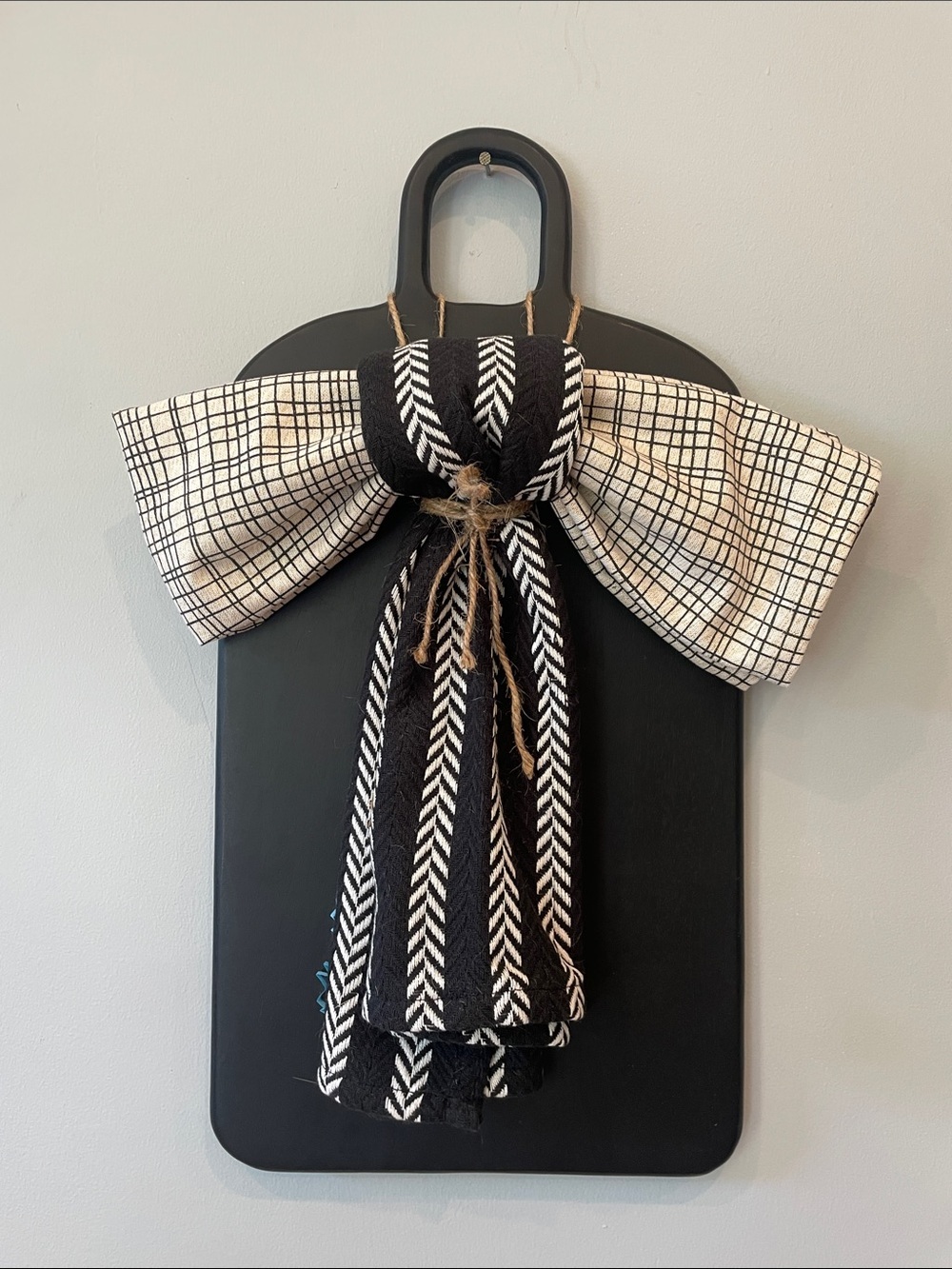 Black cutting board with Decorative Bow towel Accent
